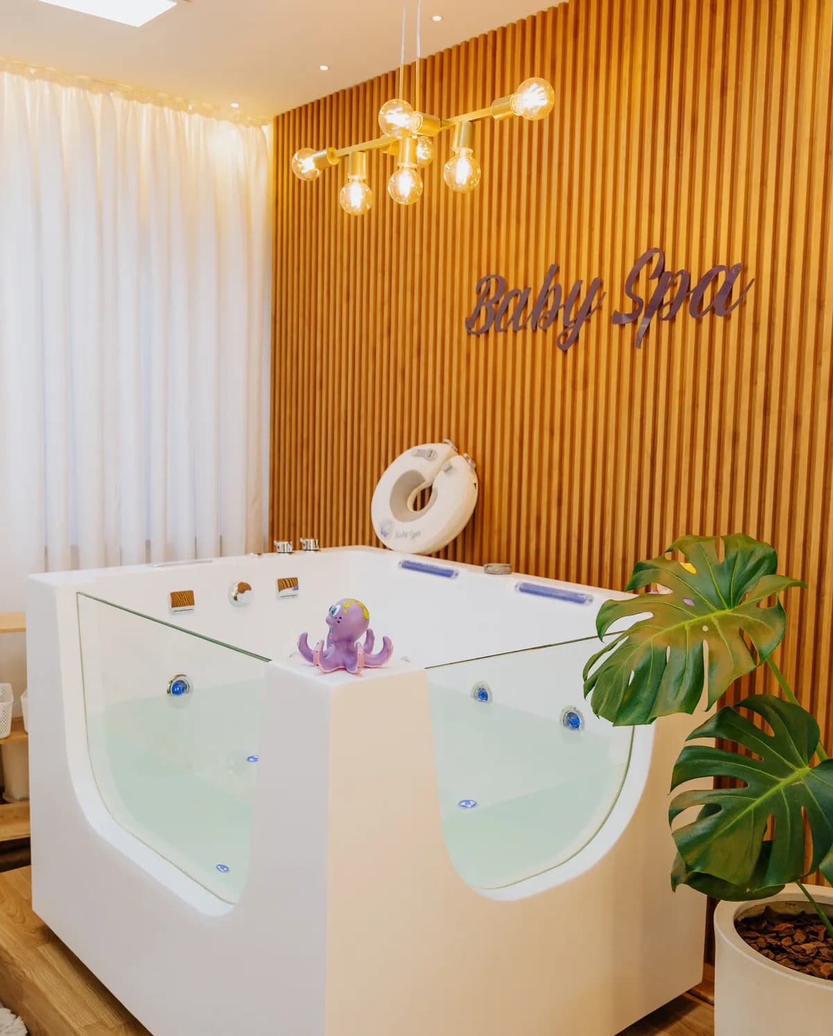 A banheira principal do Baby Spa