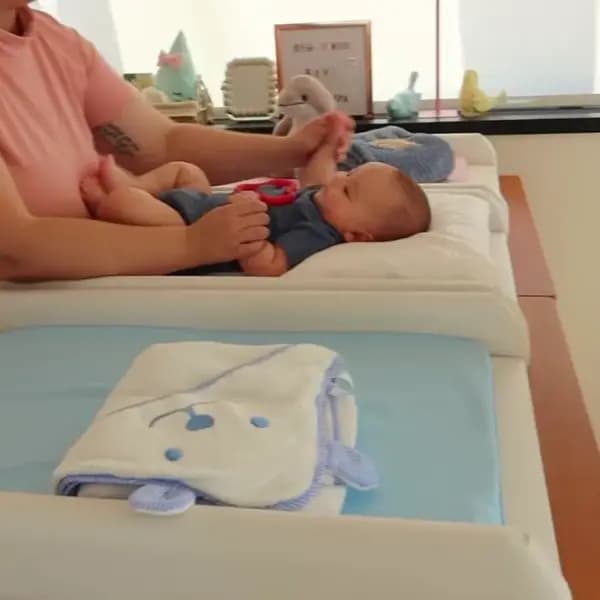 Bebê Ravi durante a primeira sessão no Baby Spa